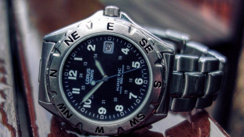 Czy warto kupić zegarek męski Lorus? Poznaj opinie i historie marki