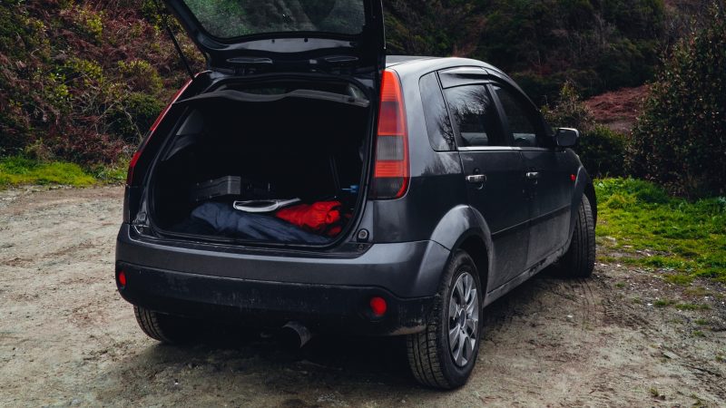 Co warto mieć w samochodzie? Sprawdź przydatne wyposażenie samochodu