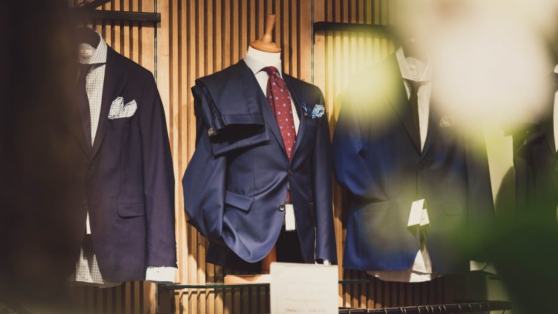 Jak nosić kamizelkę,  aby wyglądać w niej dobrze?