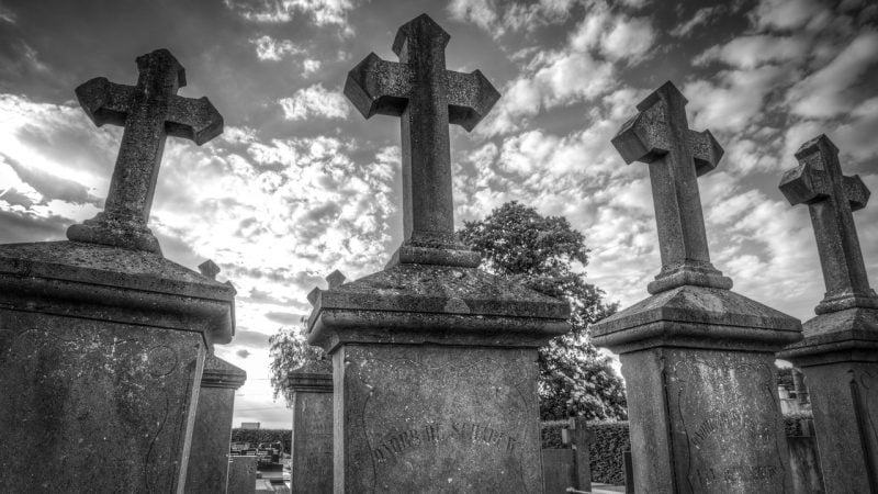 Jak się ubrać na pogrzeb?