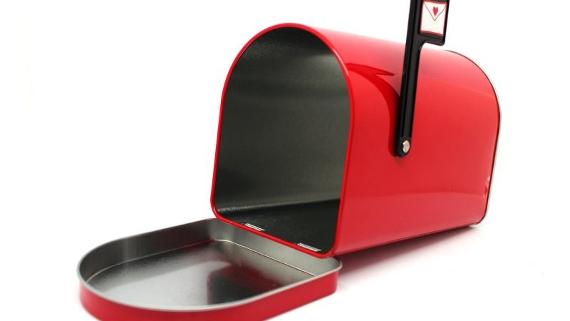 Ile zarabia naczelnik poczty?