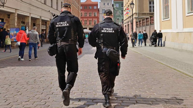 Ile zarabia straż miejska?