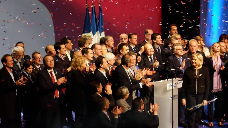 Ile zarabia europoseł?