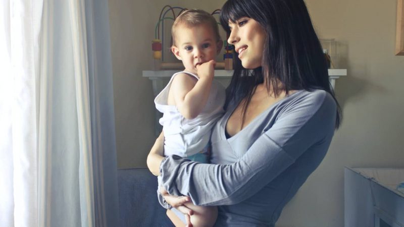 Ile zarabia opiekunka do dziecka?