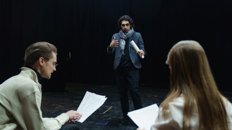 Ile zarabia aktor w teatrze?