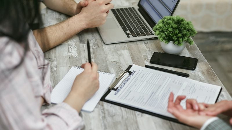 Ile zarabia agent ubezpieczeniowy?