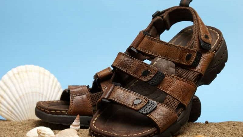 Jak nosić sandały męskie?