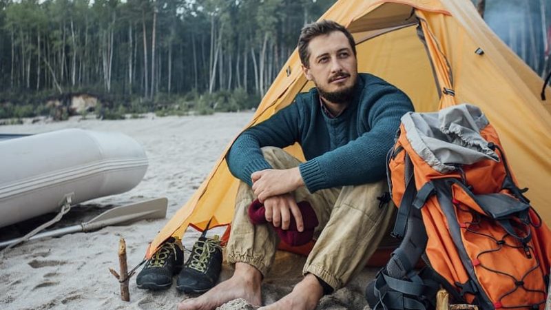 Męski wyjazd pod namiot latem – co ze sobą zabrać?