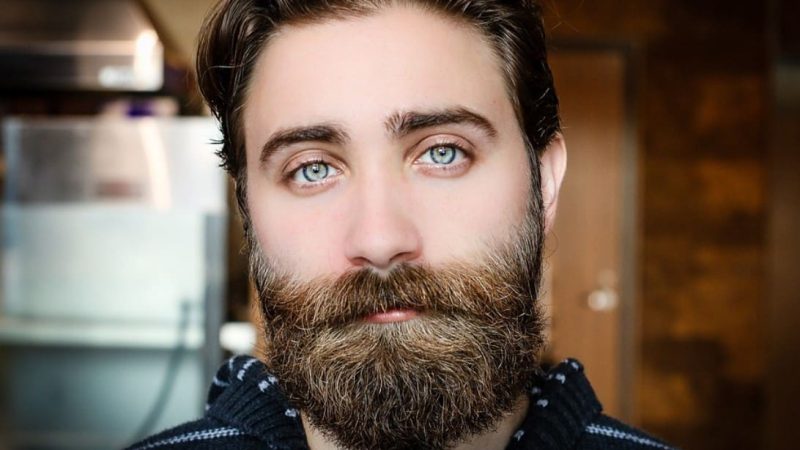 Jak pobudzić zarost – czy preparaty działają?