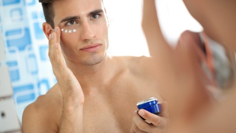 Kosmetyki dla mężczyzn – jakie produkty warto stosować i jakie korzyści przynosi regularna pielęgnacja?