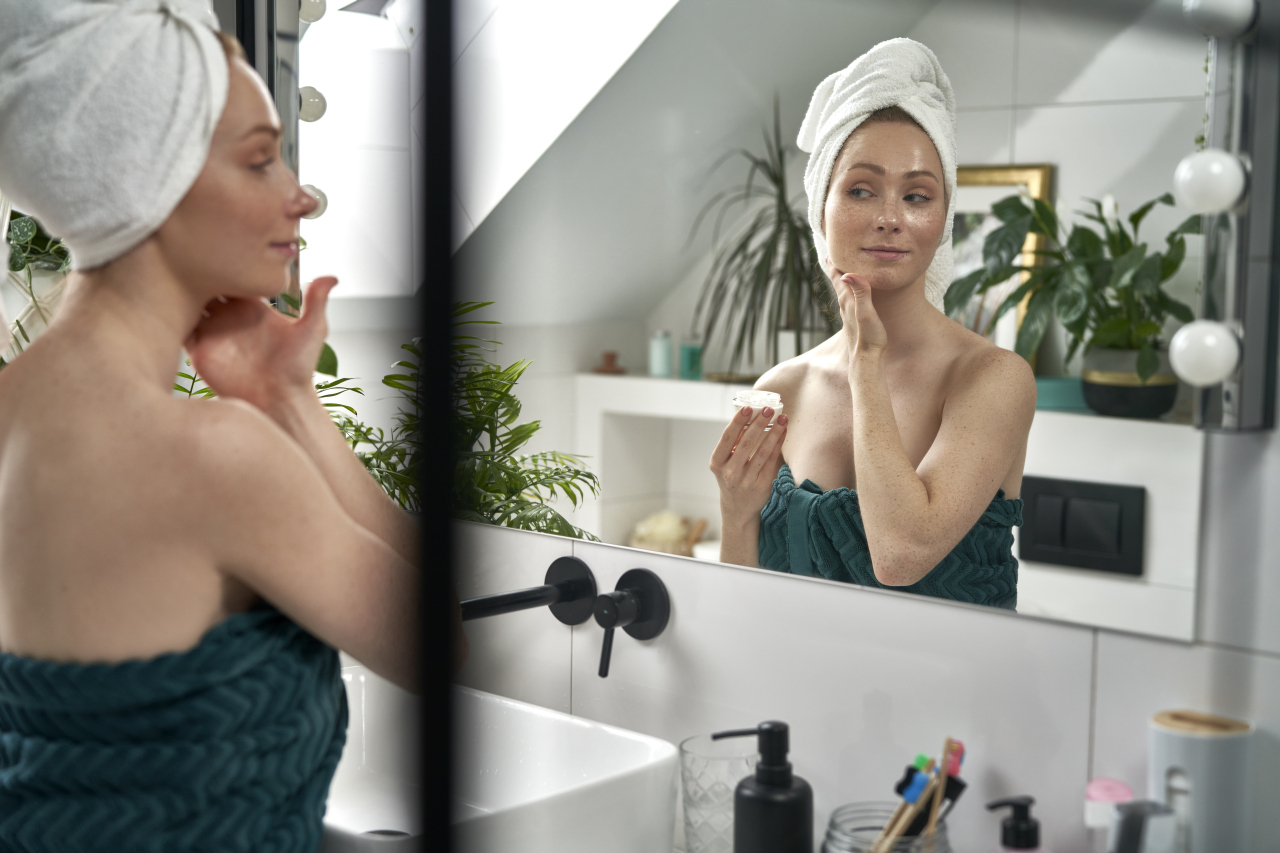 Kompletny Poradnik: Jak Troszczyć się o Skórę Twarzy