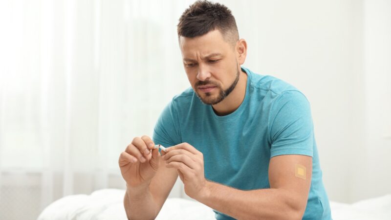 Męski manicure w domu: jak zadbać o dłonie i paznokcie krok po kroku? 