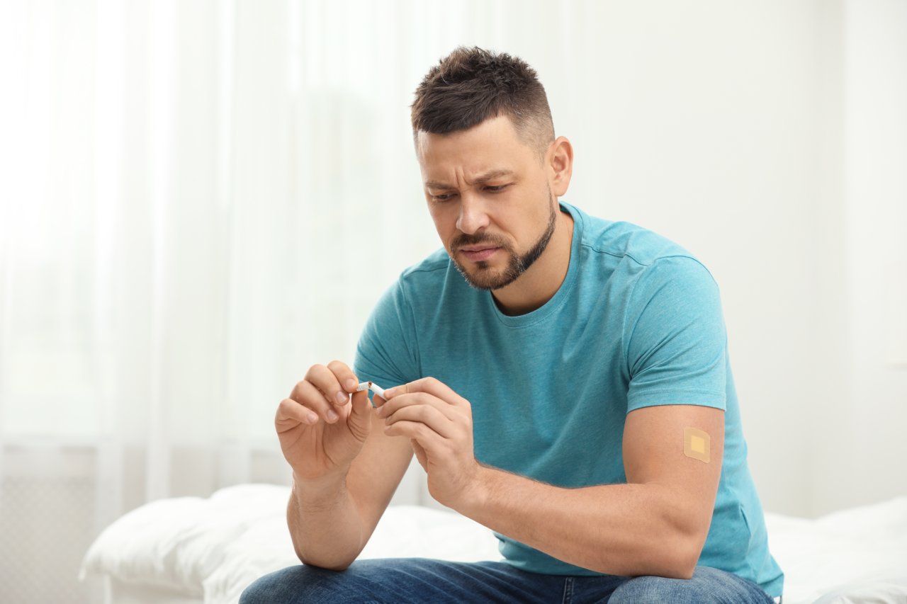 Męski manicure w domu: jak zadbać o dłonie i paznokcie krok po kroku? 